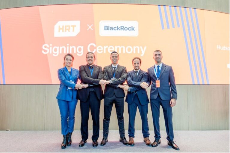 A Hudson River Trading uniu-se ao Goldman Sachs, Ally e outras instituições internacionais de investimento para entrar no mercado brasileiro, atuando como um catalisador para a bolsa de valores. 1 hudson river