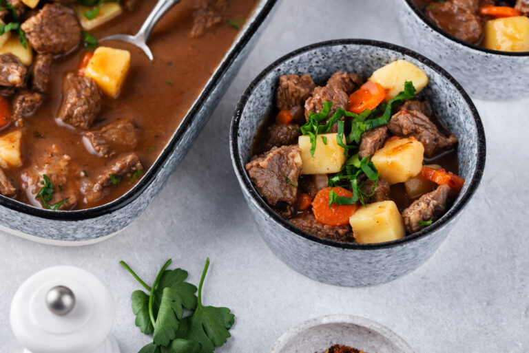 Como Fazer Carne de Panela com Mandioca? 1 carne cozida