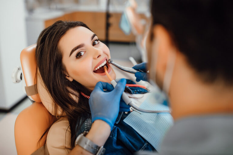 Como evitar cáries nos dentes? 1 dentista